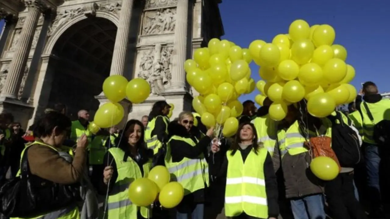 تظاهرات ضددولتی در فرانسه ادامه دارد