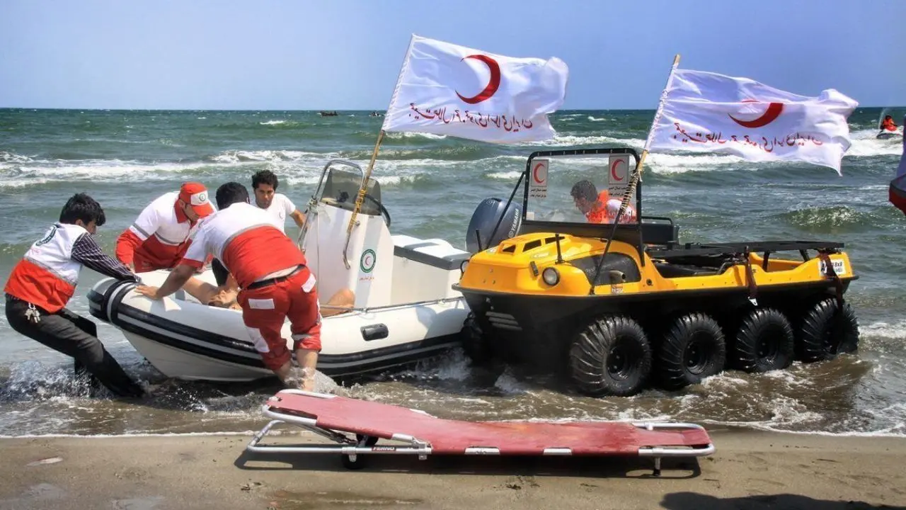 نجات 400 حادثه دیده در سواحل خزر توسط امدادگران