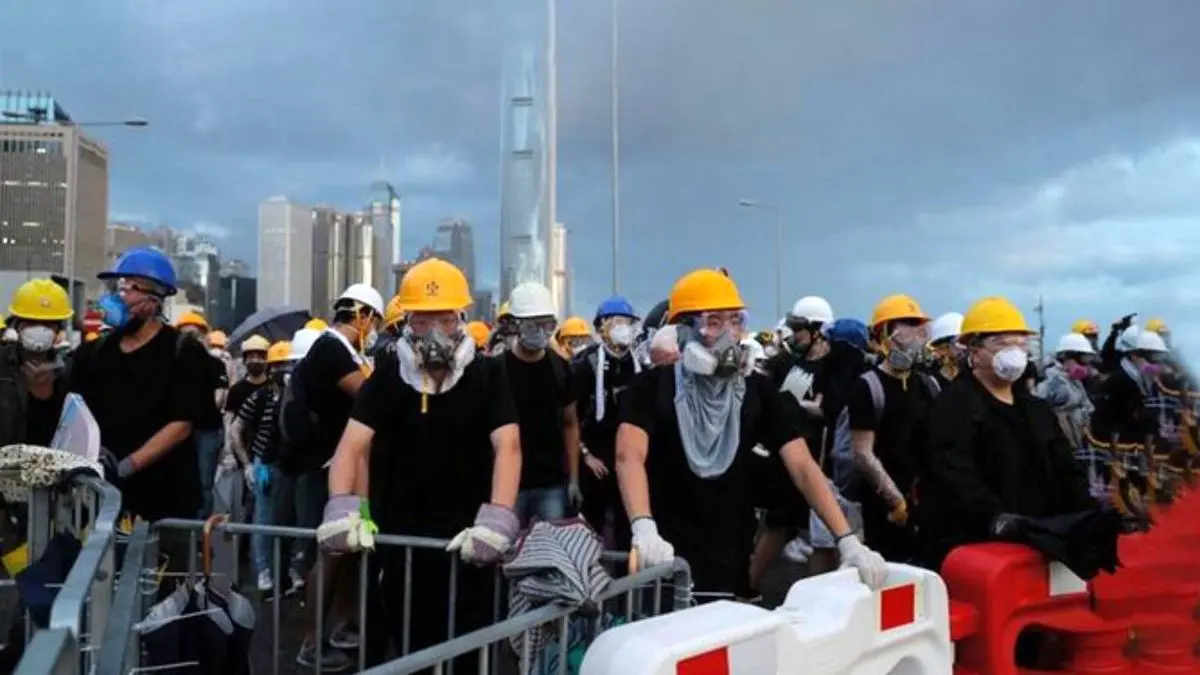 معترضان هنگ‌کنگی با باتوم و اسپری فلفل سرکوب شدند