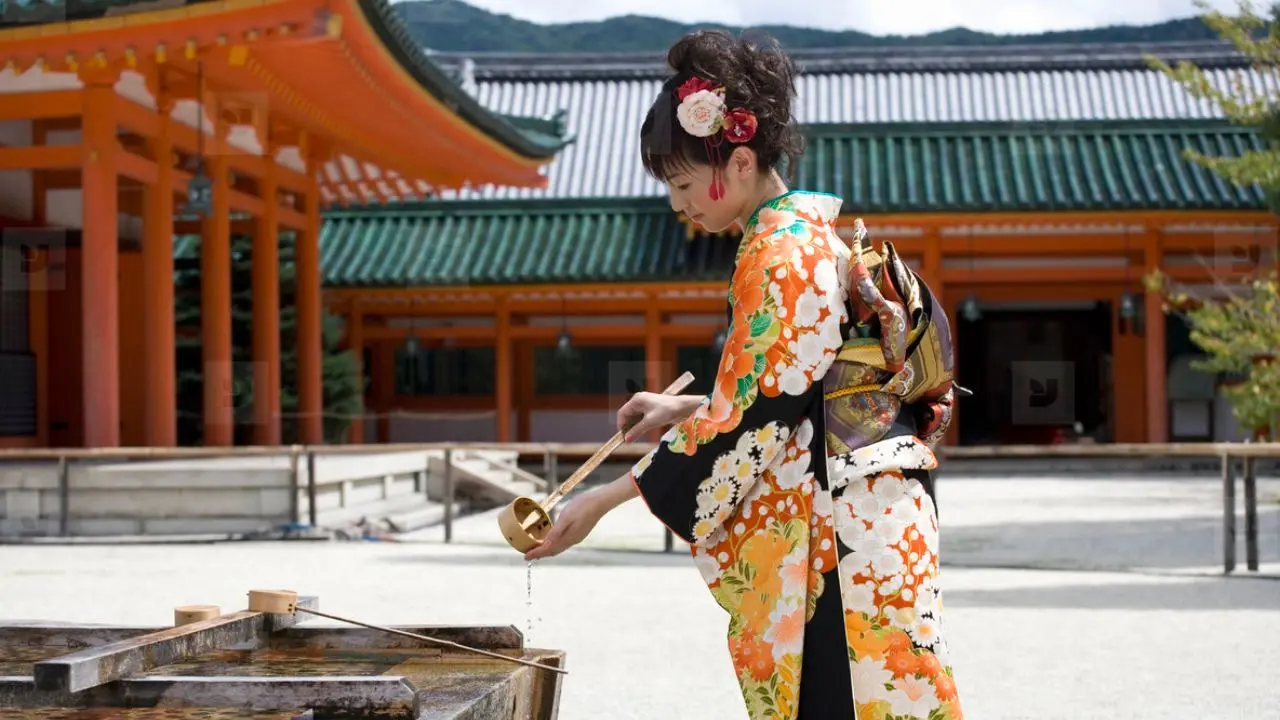 واکنش گردشگران به لباس سنتی زنان ژاپن + ویدئو
