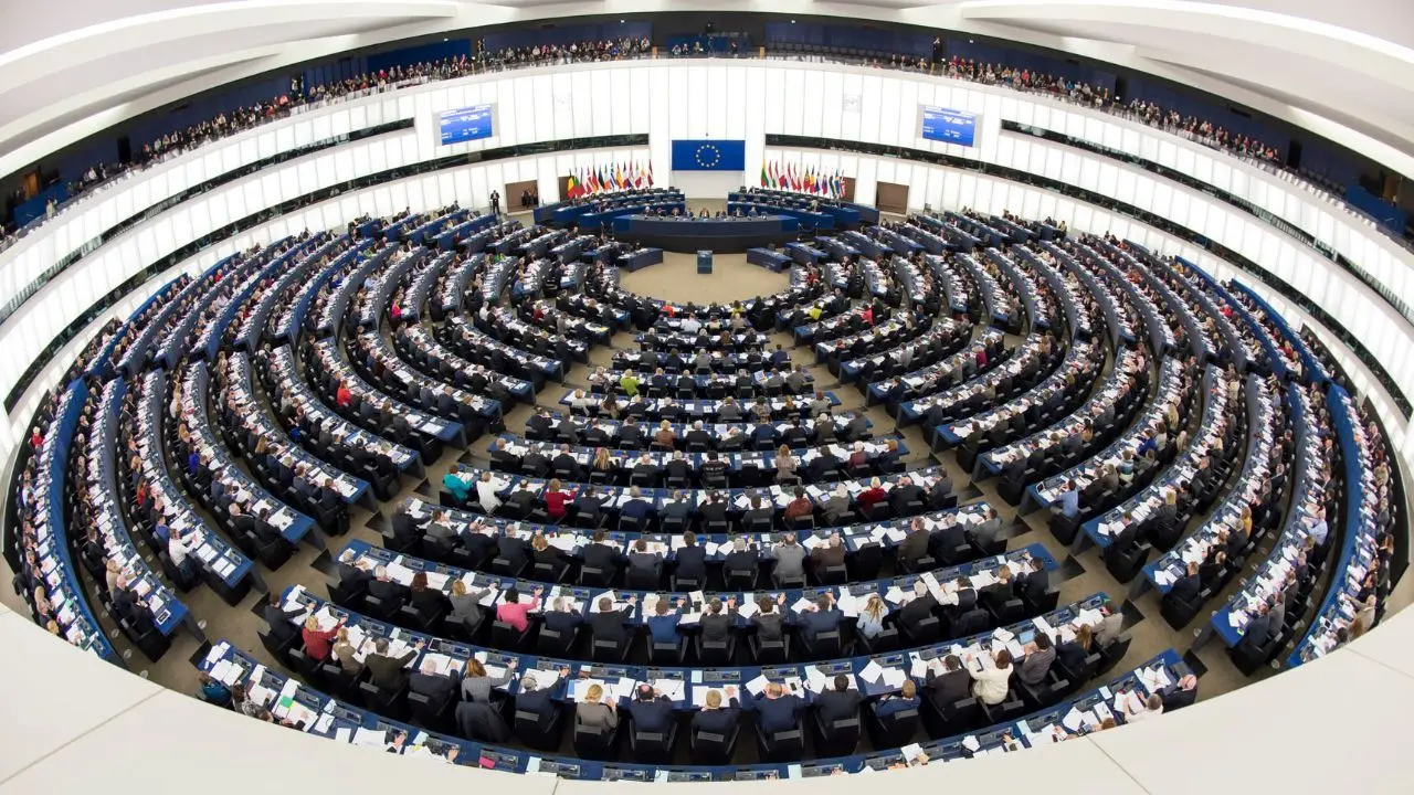 بررسی موضوع ریاست آتی کمیسیون اروپا در پارلمان اروپا