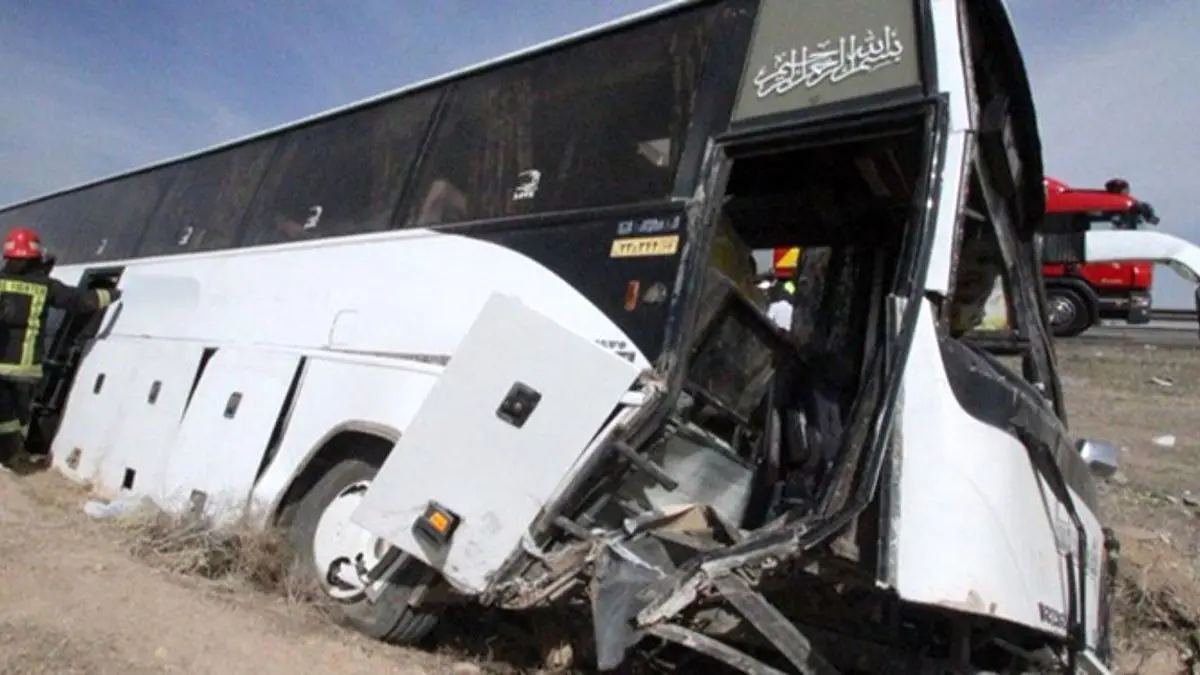 51 مصدوم در تصادف اتوبوس و تریلی در سمنان