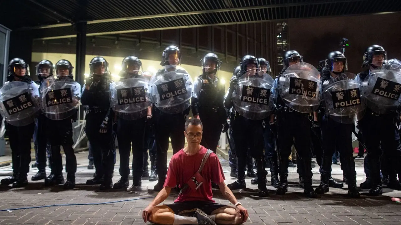 انگلیس حق دخالت در امور هنگ‌کنگ ندارد