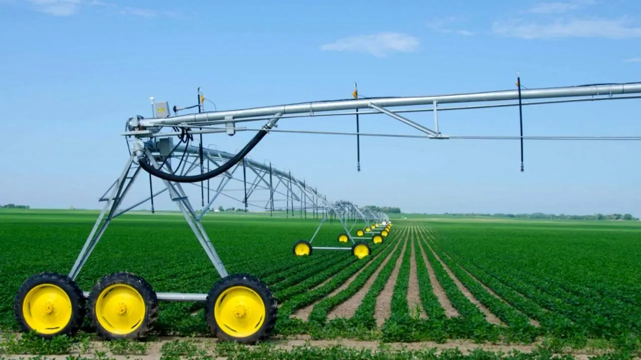 افزایش تولید محصولات کشاورزی با اجرای شبکه های فرعی آبیاری و زهکشی
