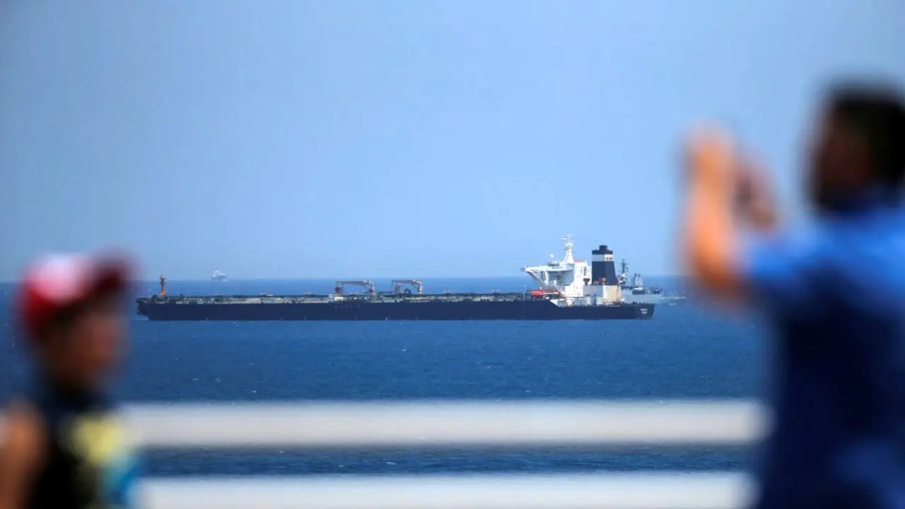 حضور نیروی دریایی بریتانیا روی عرشه نفتکش «گرِیس یک» حامل نفت ایران + عکس