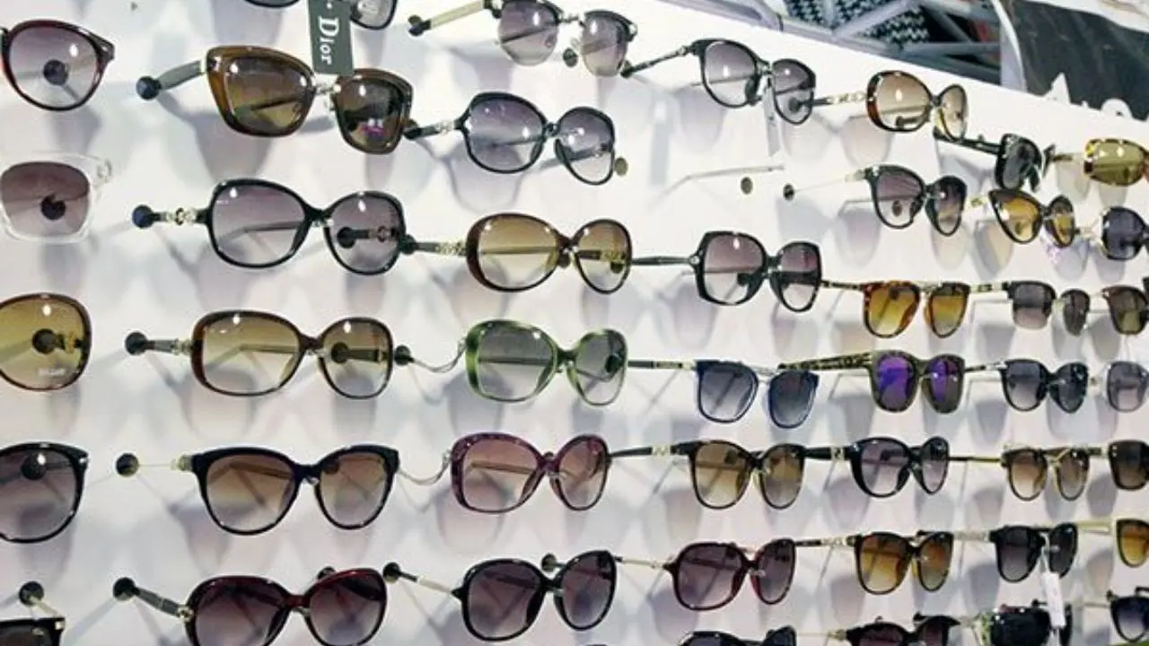 عینک آفتابی را در گروه کالاهای لوکس قرار داده‌اند