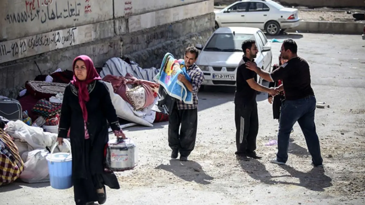 چادر و بسته‌های‌غذایی به خانوارها‌ی‌ زلزله زده مسجدسلیمان توزیع شد