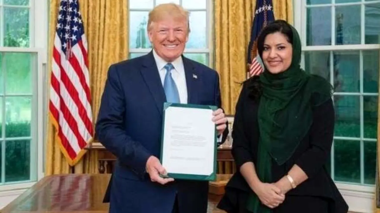 اولین سفیر زن عربستان در واشنگتن استوارنامه خود را تحویل ترامپ داد