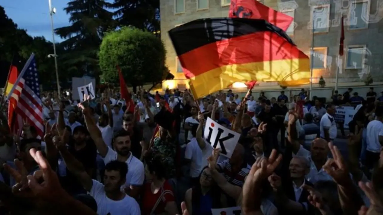 معترضان آلبانیایی خواستار استعفای نخست‌وزیر شدند