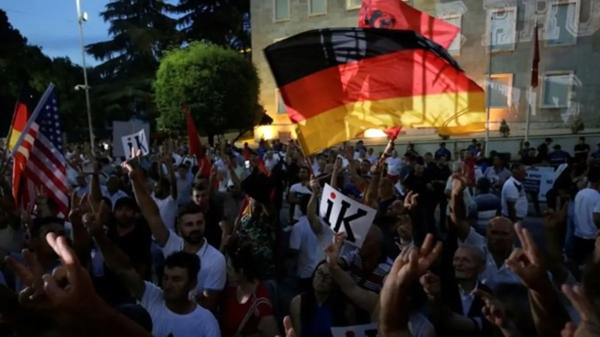 معترضان آلبانیایی خواستار استعفای نخست‌وزیر شدند