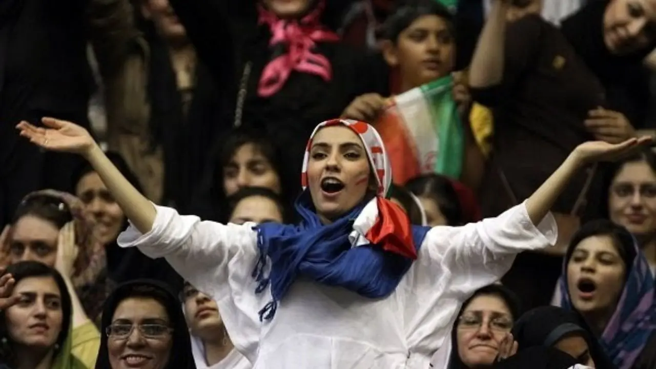 ورود زنان به ورزشگاه/ دوراهی تعلیق و تمهید