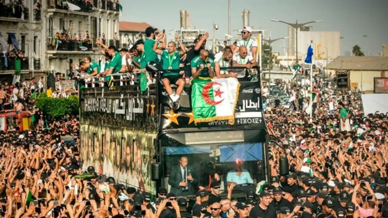 استقبال مردم الجزایر از قهرمان جام ملت‌های آفریقا