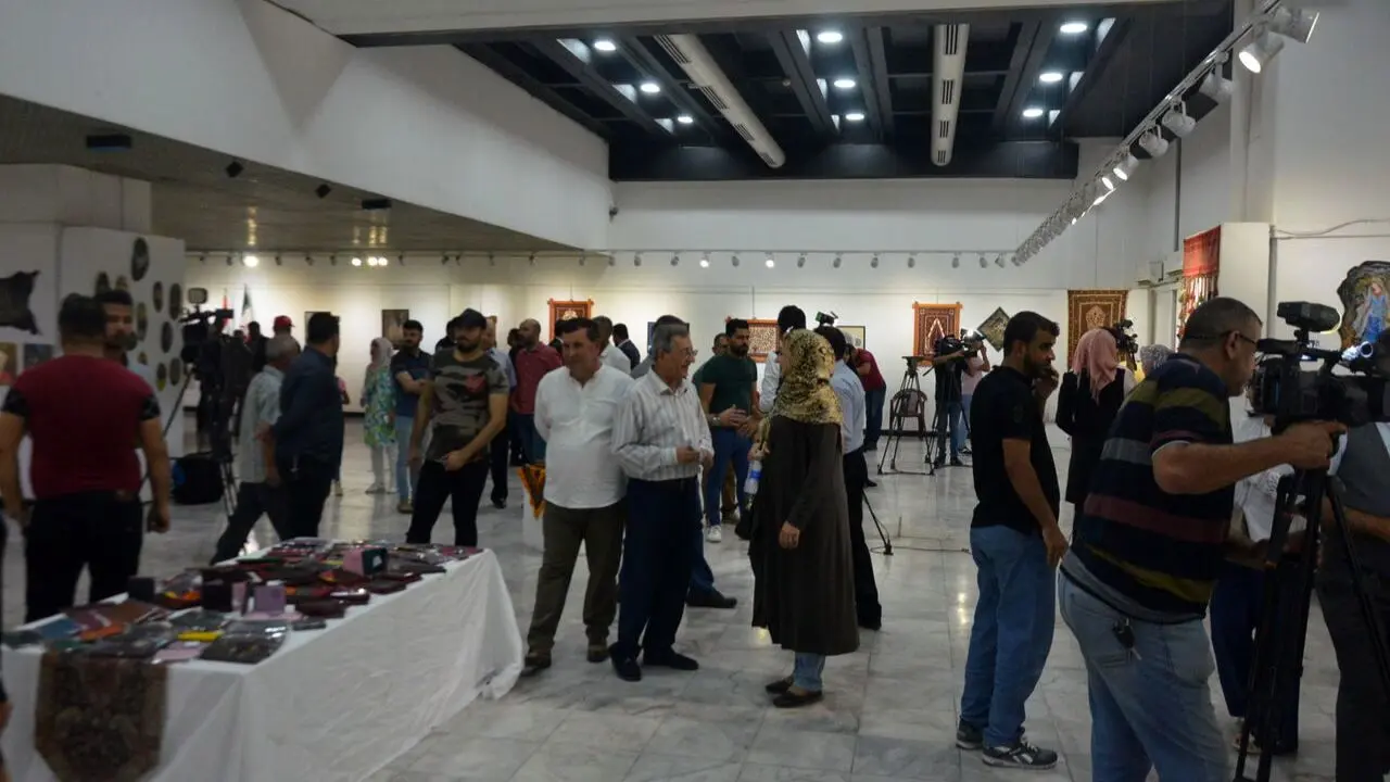 استقبال عراقی‌ها از نمایشگاه آثار هنری زنان ایرانی در بغداد + ویدئو