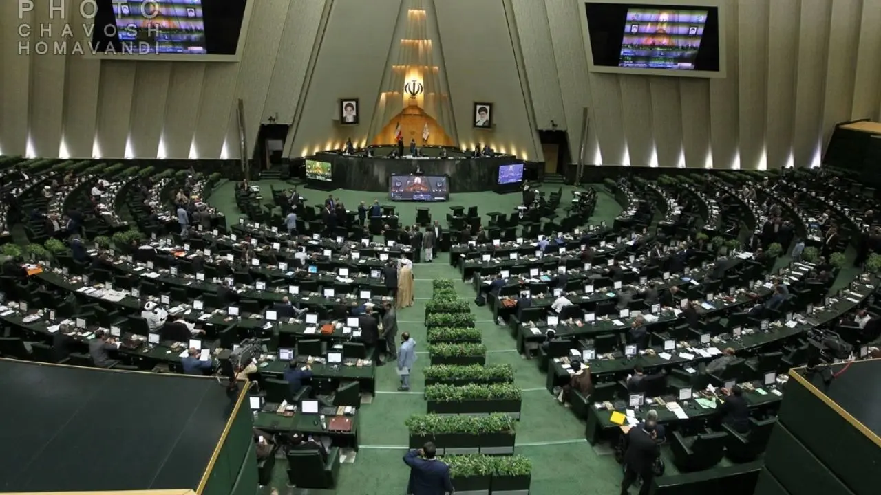 ظریف و آوایی برای پاسخگویی به سوالات نمایندگان به صحن مجلس می‌روند