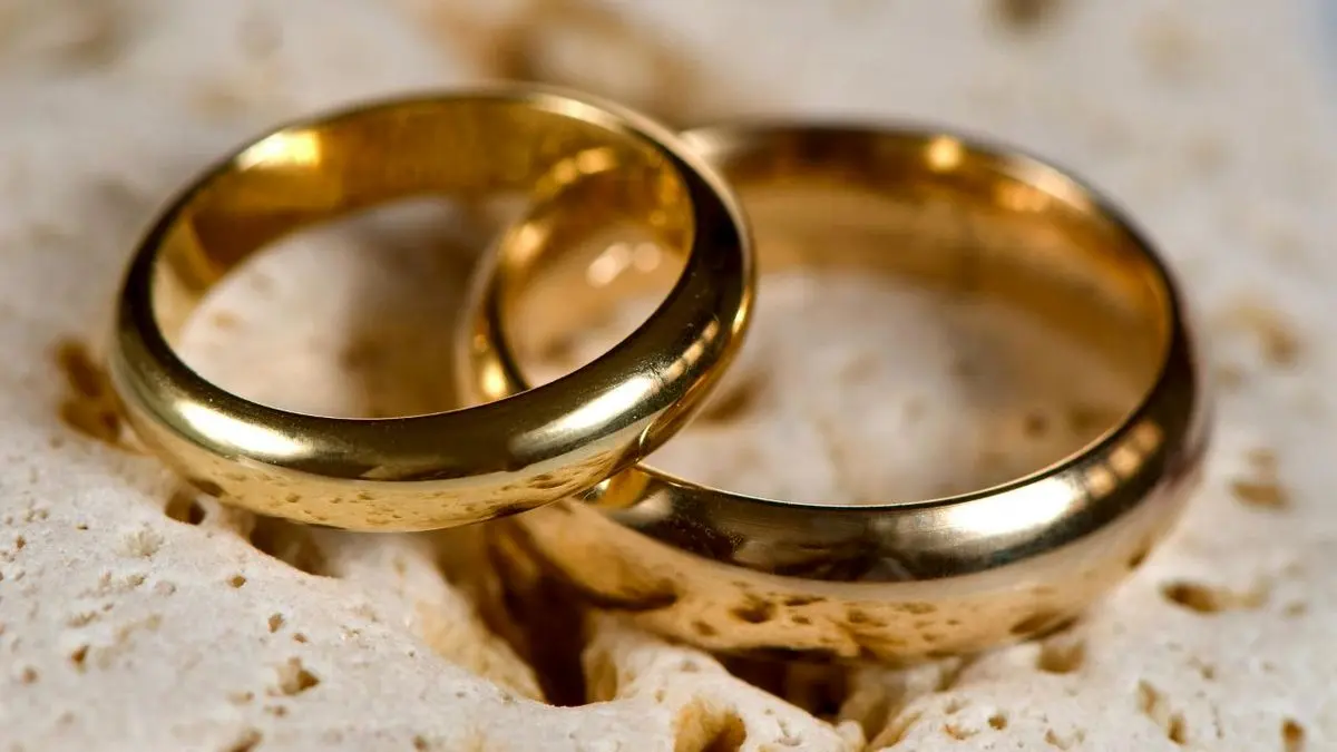 چرا تعداد ازدواج در ایران کاهش پیدا کرده است؟/ قرایی‌مقدم،جامعه‌شناس: با این شرایط جامعه، تبلیغات تلویزیونی جوانان را به ازدواج ترغیب نمی‌کند/ رجبی، روان‌درمانگر: جوانان حاشیه امنیتی برای ازدواج احساس نمی‌کنند