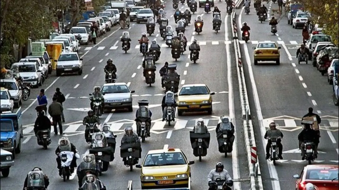 پلیس راهور ملزم به صدور گواهینامه موتورسیکلت برای زنان شد