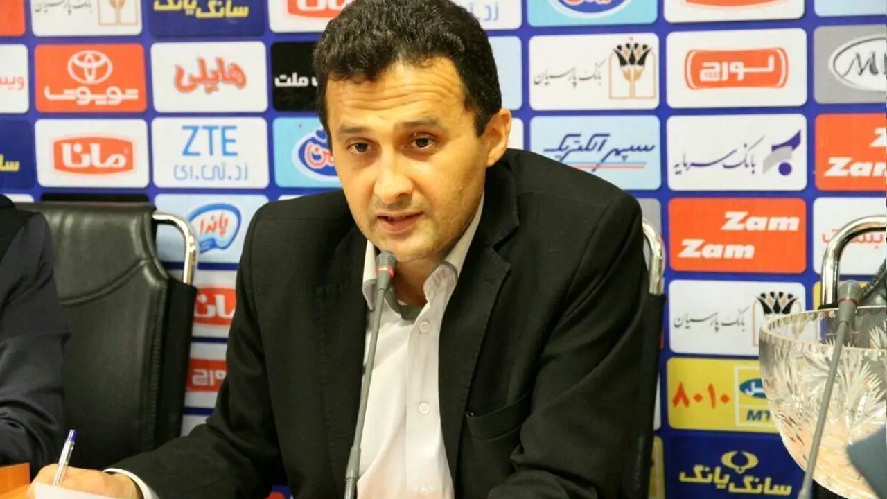 واکنش محمودزاده به ثبت قرارداد بازیکنان استقلال