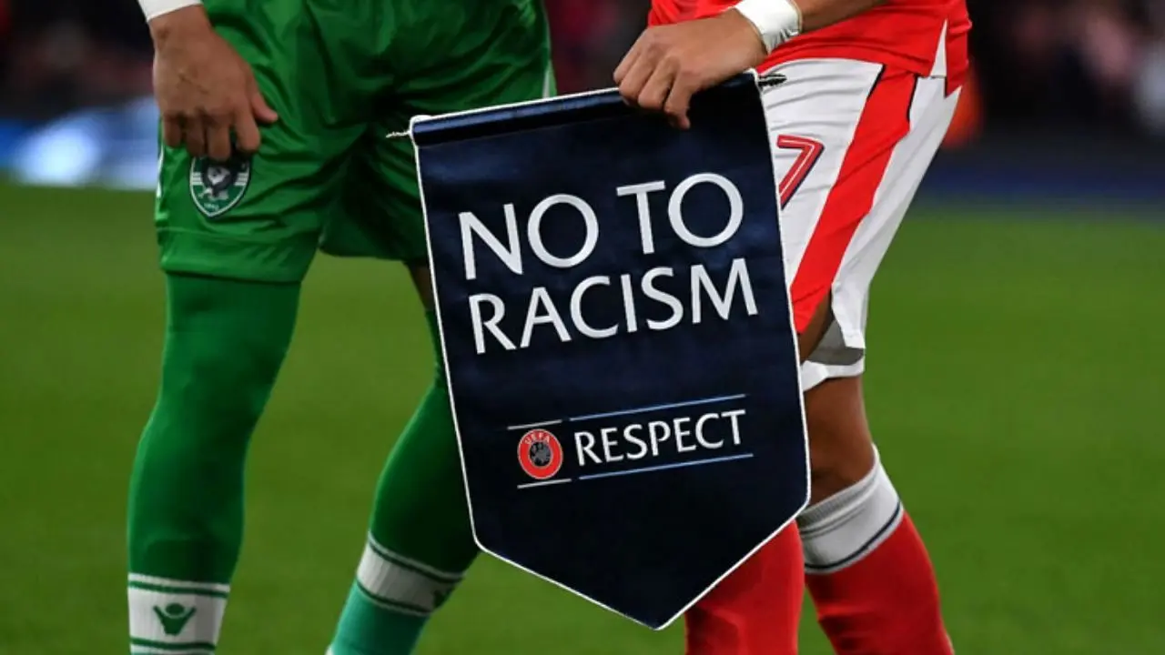 فوتبال اروپا، قربانی نژادپرستی هواداران/ نژادپرستی به ورزشگاه‌های ایران هم رسیده است؟
