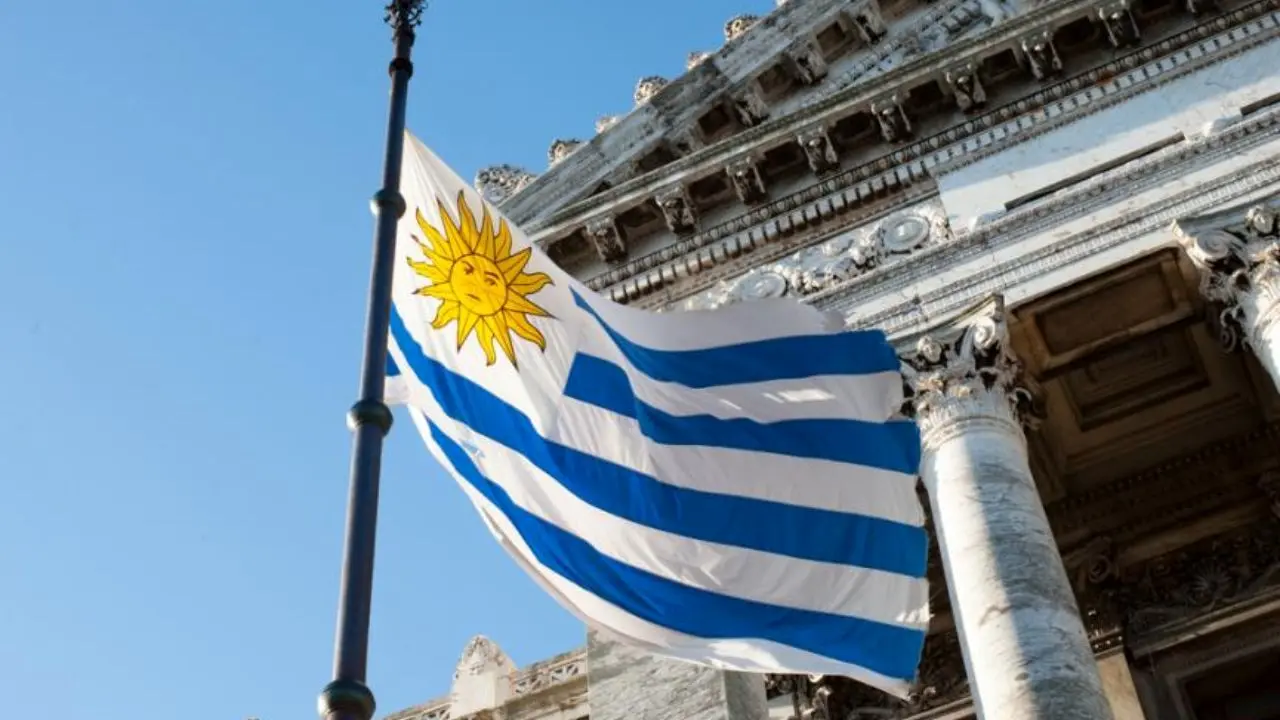 هشدار اروگوئه به شهروندانش در مورد سفر به آمریکا