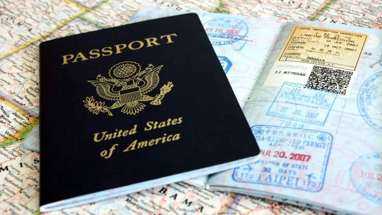 مُهر از گذرنامه اتباع خارجی حذف می‌شود