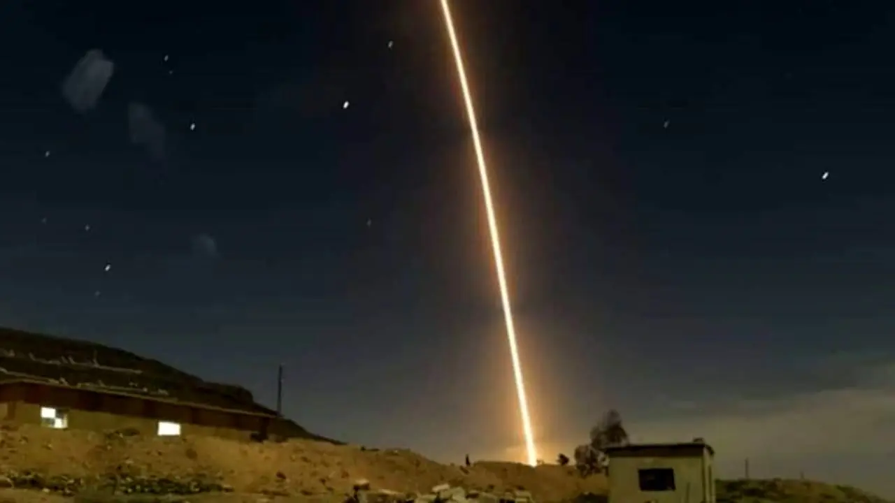 پدافند هوایی سوریه موفق به دفع حمله موشکی در حومه حماه شد
