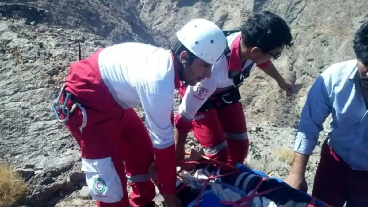 مرگ یک کوهنورد در شهرکرد/ 12 نفر نجات یافتند