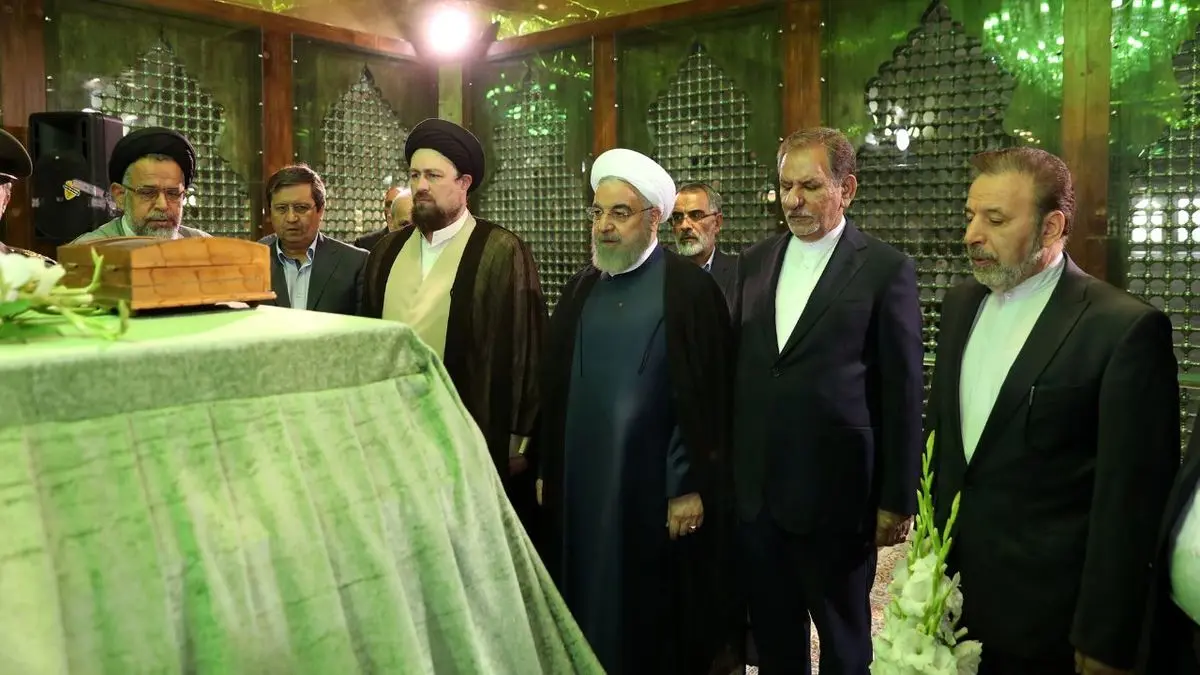 تجدید میثاق رئیس‌جمهوری و اعضای هیات دولت با آرمانهای بلند امام خمینی(ره)