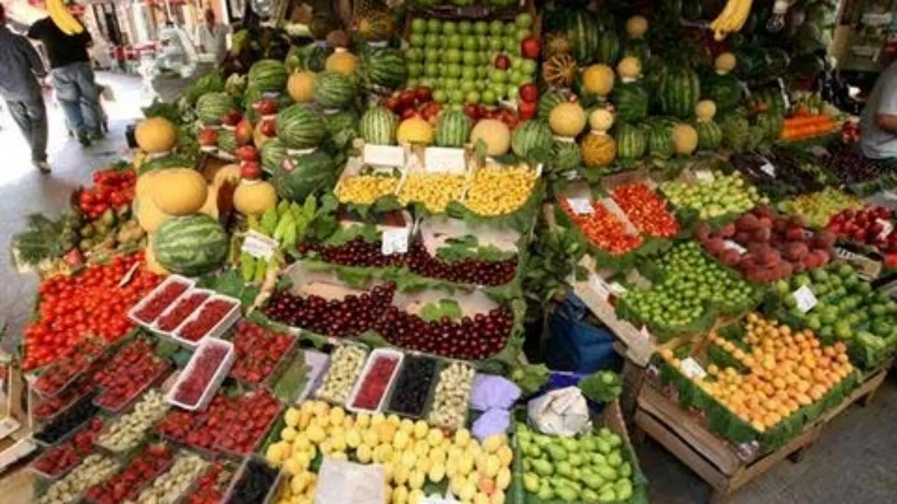 بازار مملو از میوه است/ قیمت گوجه و پیاز نزولی است