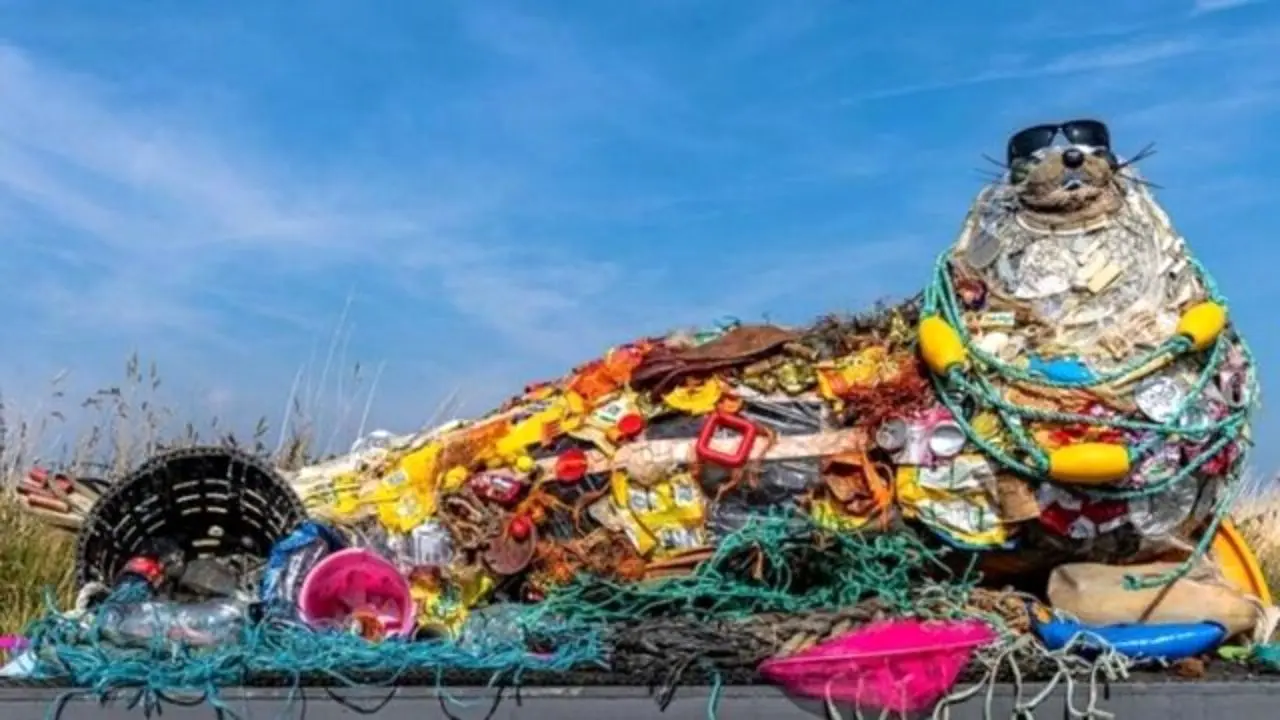 رونمایی از مجسمه بازیافتی در حمایت از محیط زیست
