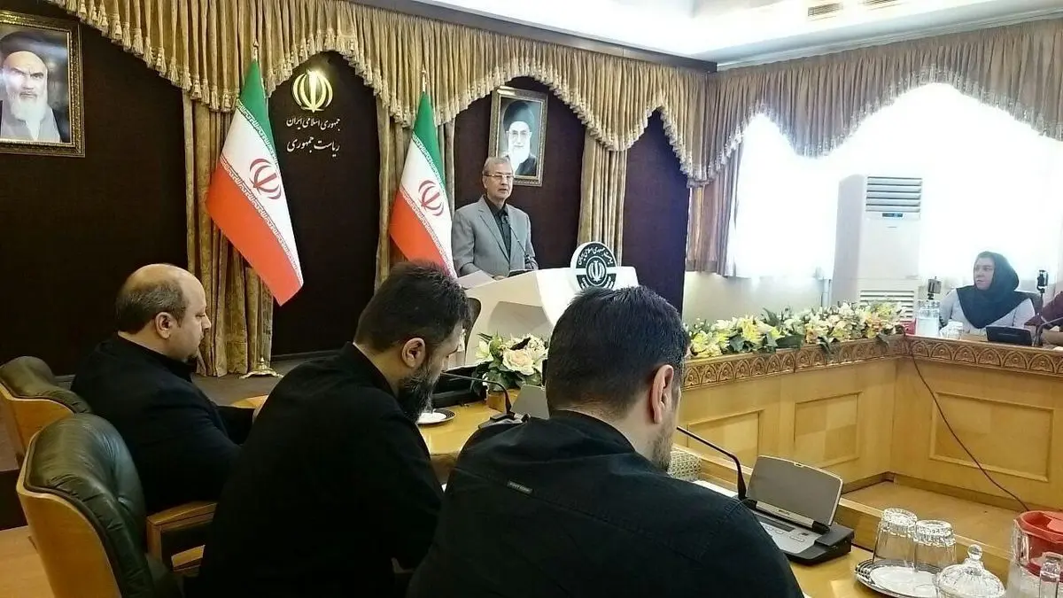 اگر همه طرف‌ها در برجام به تعهدات خود عمل کنند ما هم عمل می‌کنیم/ گام سوم در صورت عمل به تعهدات متوقف می‌شود/ باید بتوانیم نفت بفروشیم و‌ پول آن به ایران برسد/ صحبت از رفراندوم، صحبت از ظرفیت‌‌های قانون اساسی است/ با وجود فشارها به میزان نیاز نفت می‌فروشی