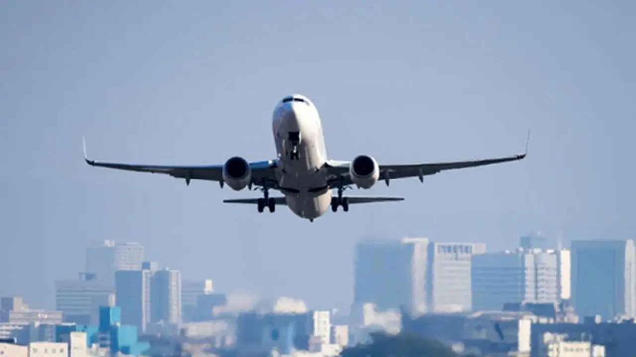 اسعدی سامانی: هزینه ایرلاین‌ها افزایش پیدا کرده است/ شرکت‌های هواپیمایی 700 میلیارد تومان به شرکت فرودگاه‌ها بدهکار هستند/ قیمت بلیت هواپیما کاهش پیدا می‌کند