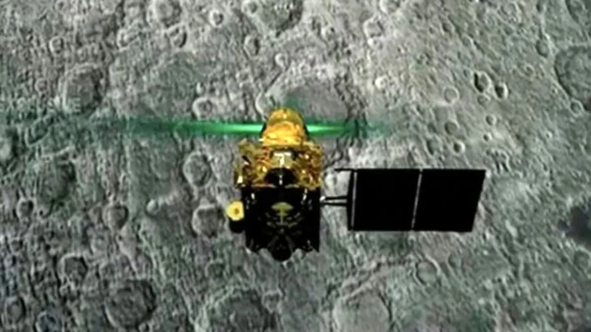 لندر هندی در مسیر ماه گم شد