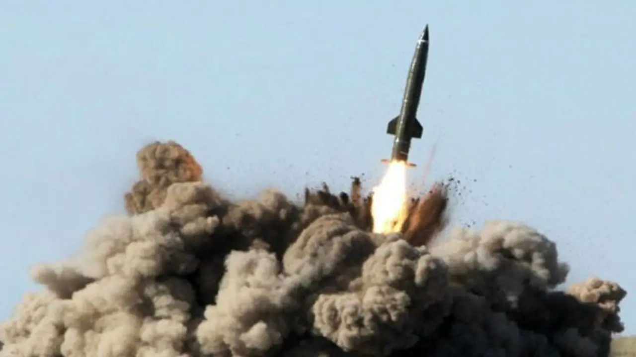 تجمع نیروهای سعودی هدف حمله 3 موشک یمنی قرار گرفت