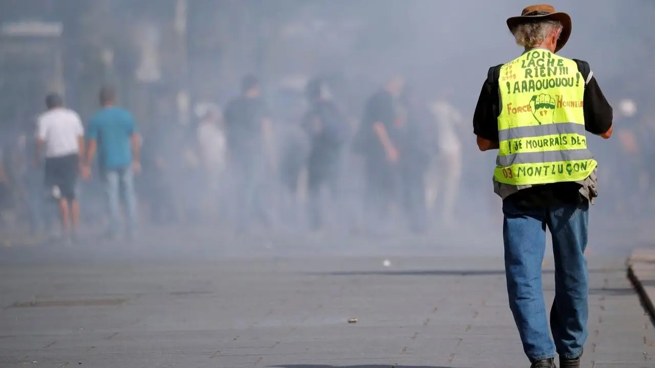 اعتراضات در فرانسه به خشونت کشیده شد + ویدئو