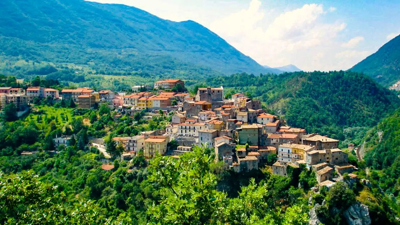 27 هزار دلار بگیرید و در این روستاهای ایتالیا زندگی کنید