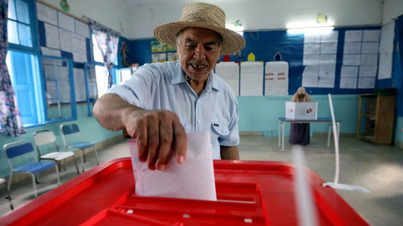 «قیس سعید» و «نبیل القروی» به دور دوم انتخابات تونس راه یافتند