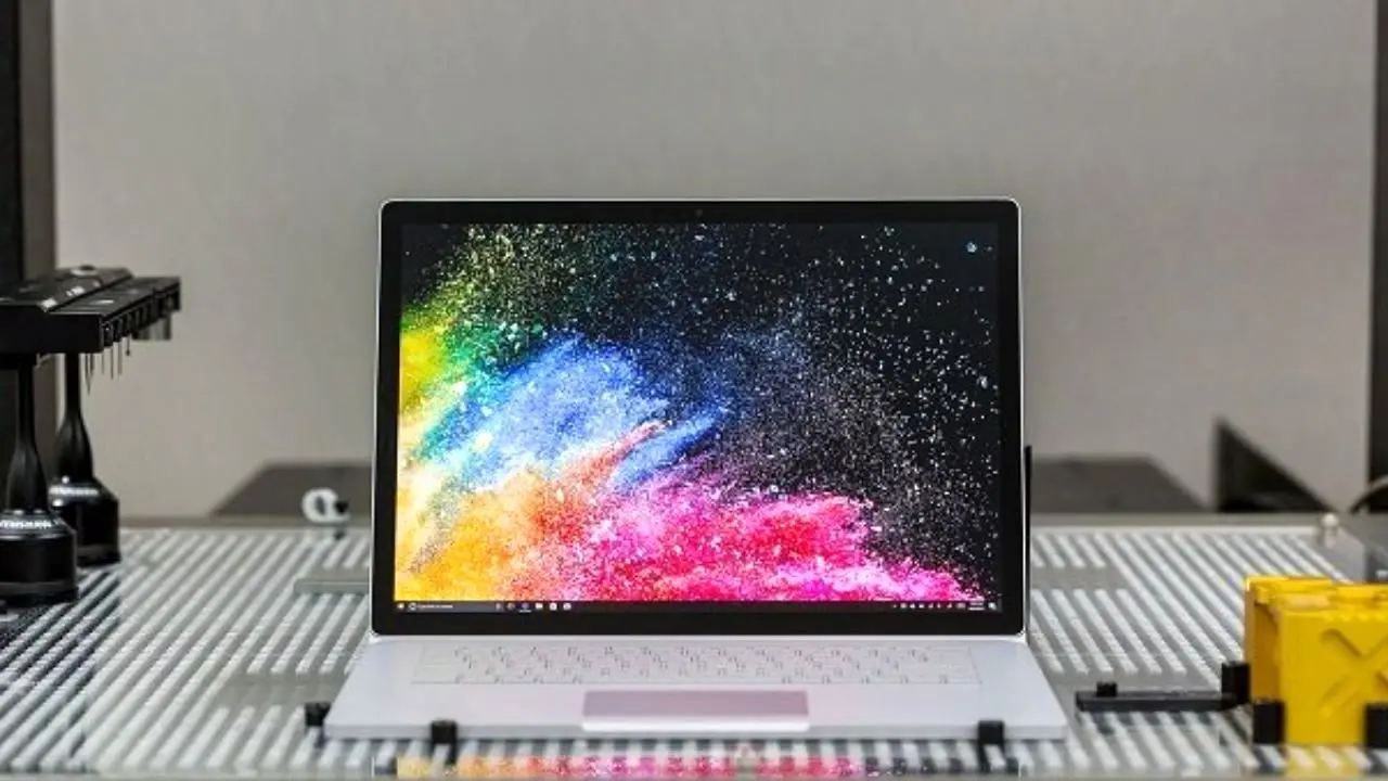 مایکروسافت از لپ تاپ 15 اینچی رونمایی می کند