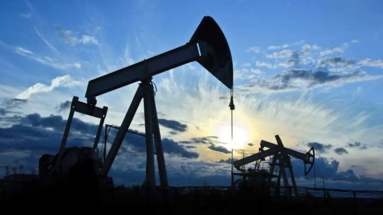 تولید نفت آمریکا به رغم کاهش تعداد چاههای نفت این کشور ثابت ماند