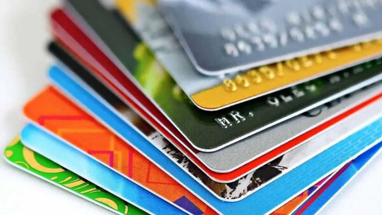رمز کارت بانکی خود را در اختیار هیچ شخصی قرار ندهید