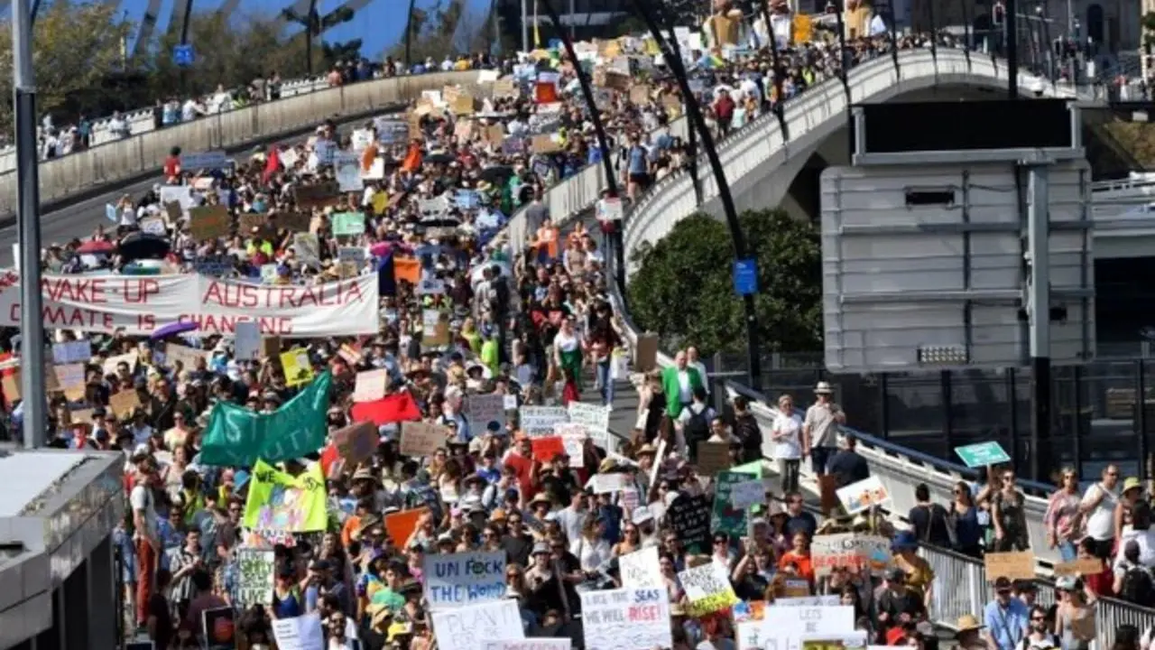 دانش‌آموزان استرالیایی در اعتراض به تغییرات اقلیمی تظاهرات کردند