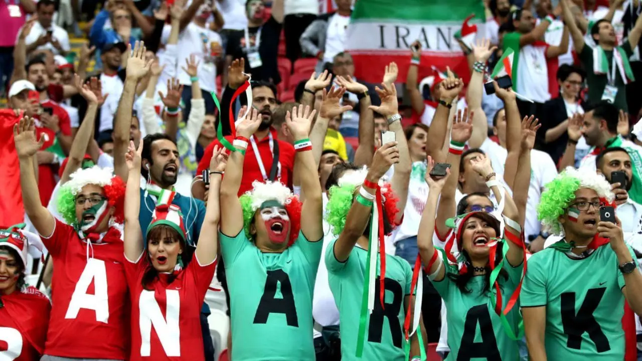 زنان باید اجازه ورود به همه استادیوم‌های فوتبال ایران برای همه مسابقات را داشته باشند/ چه سرنوشتی در انتظار فوتبال ایران است؟
