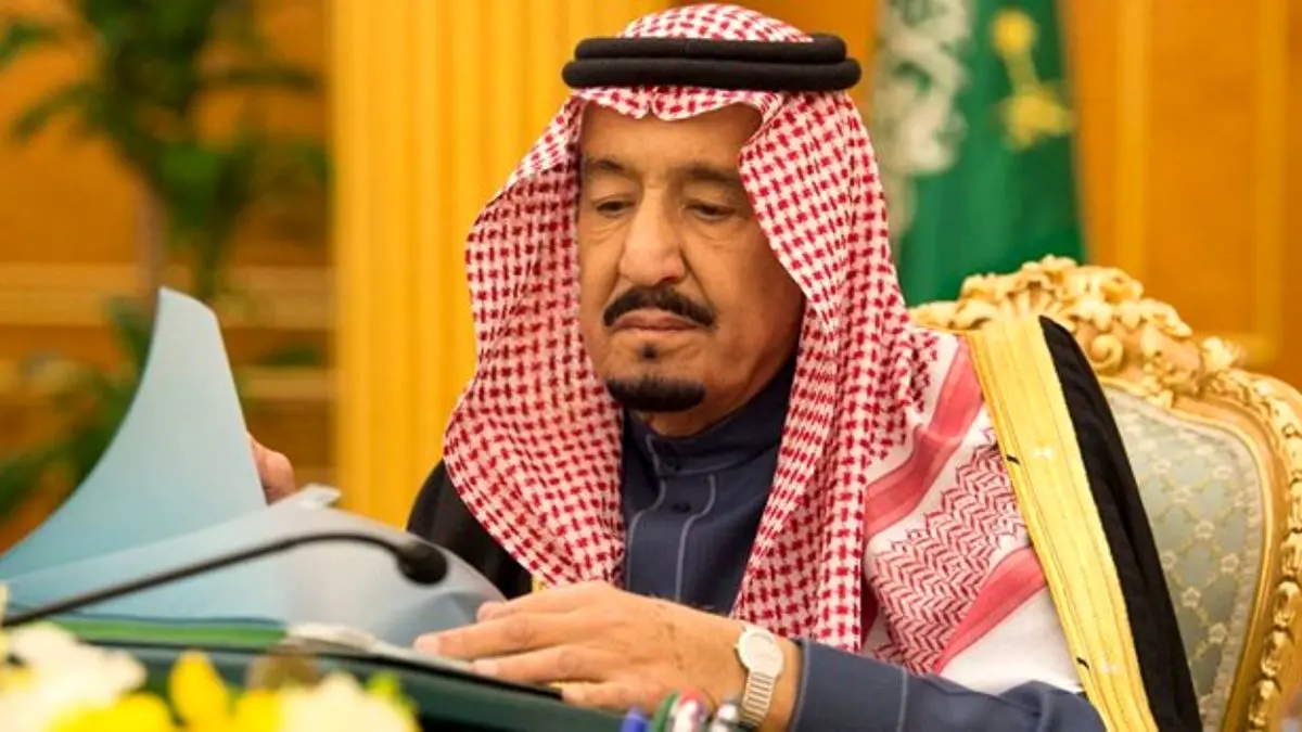 دستور پادشاه عربستان برای اعطای نشان به افسران شرکت کرده در جنگ یمن
