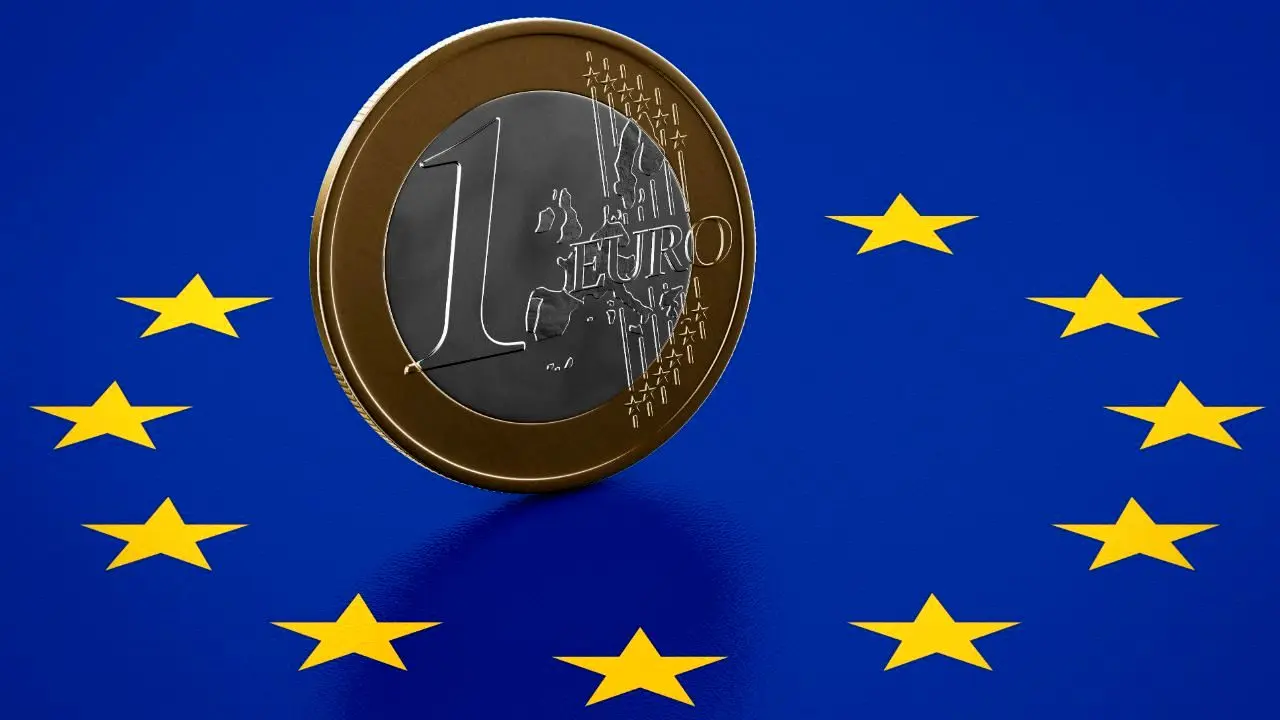 یورو در لاک دفاعی فرو رفت