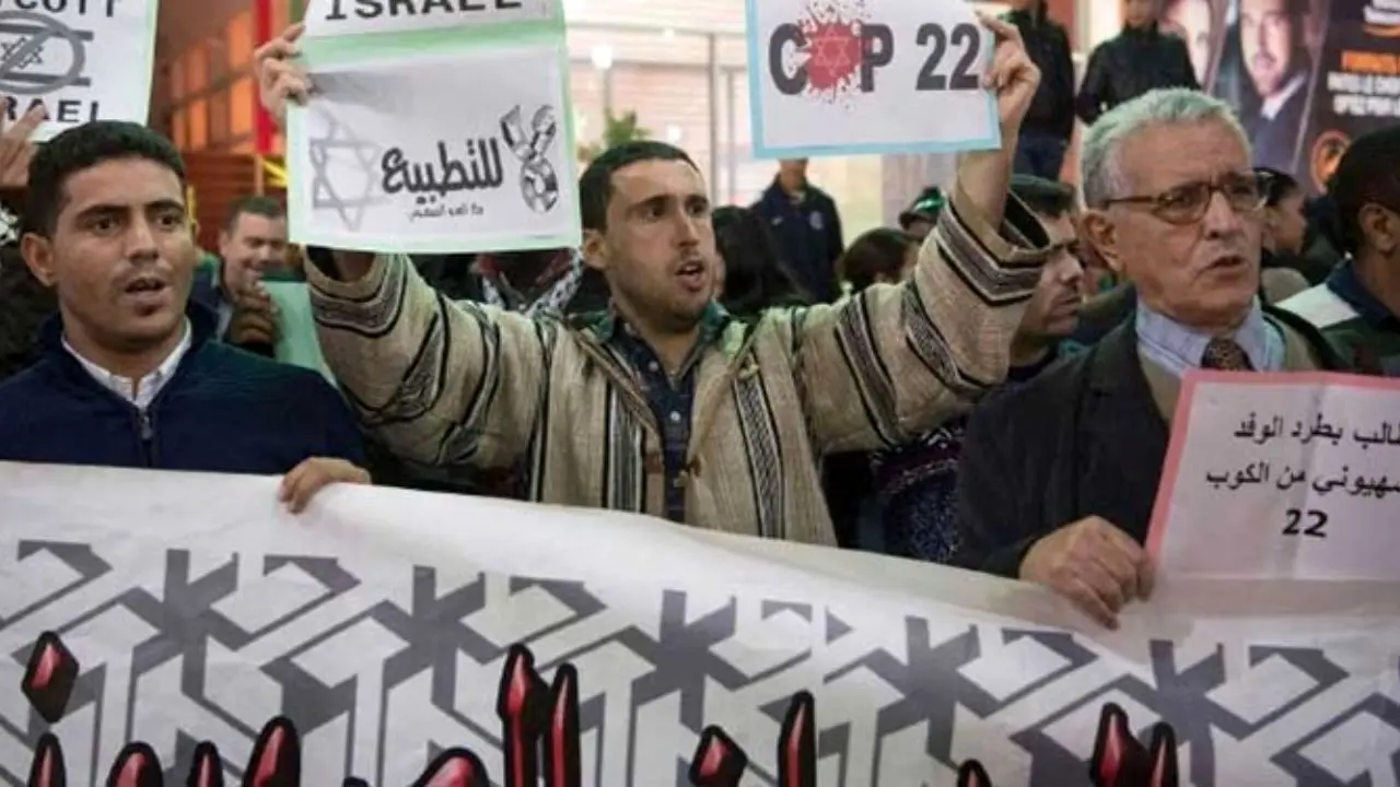 مردم مغرب به برافراشته شدن پرچم رژیم اسرائیل اعتراض کردند