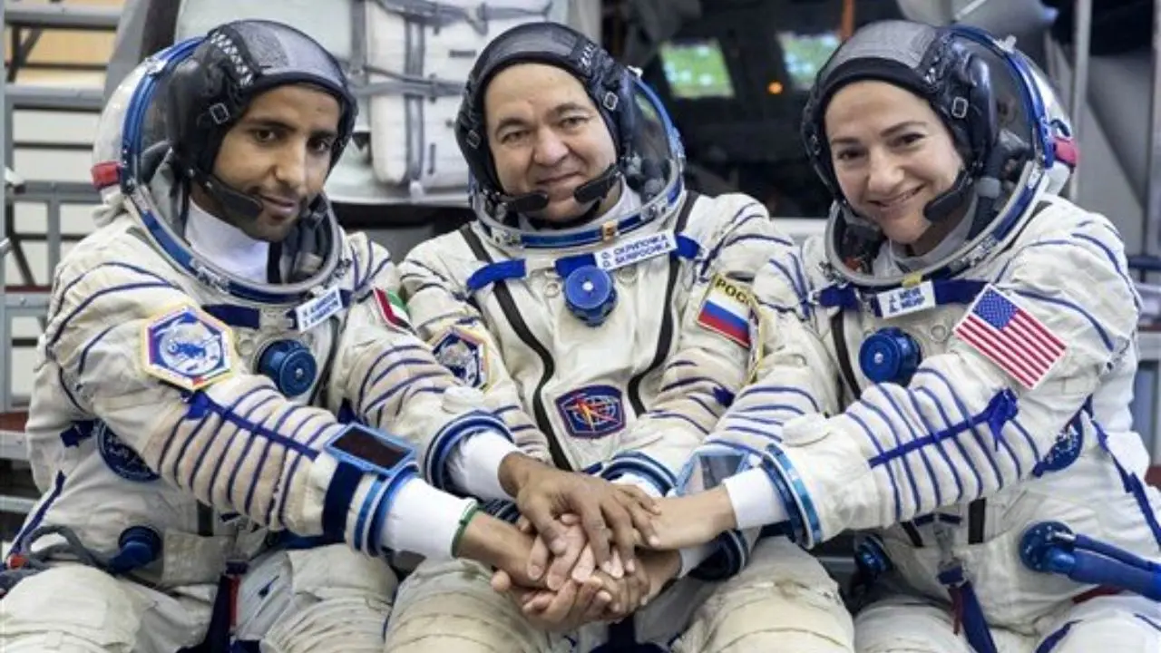 نخستین شهروند اماراتی به همراه دو فضانورد به ایستگاه فضایی بین المللی رسیدند
