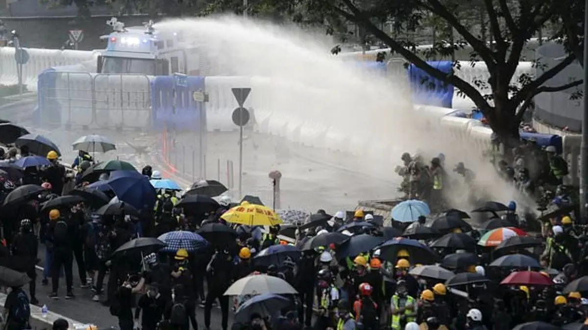 معترضان هنگ‌کنگی در جشن ملی چین، سیاه‌پوش شدند