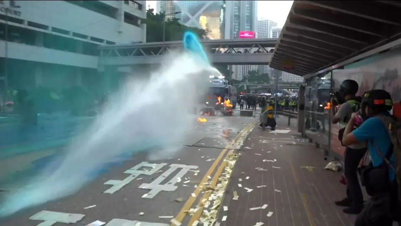 اعتراضات در هنگ‌کنگ به خشونت کشید + ویدئو