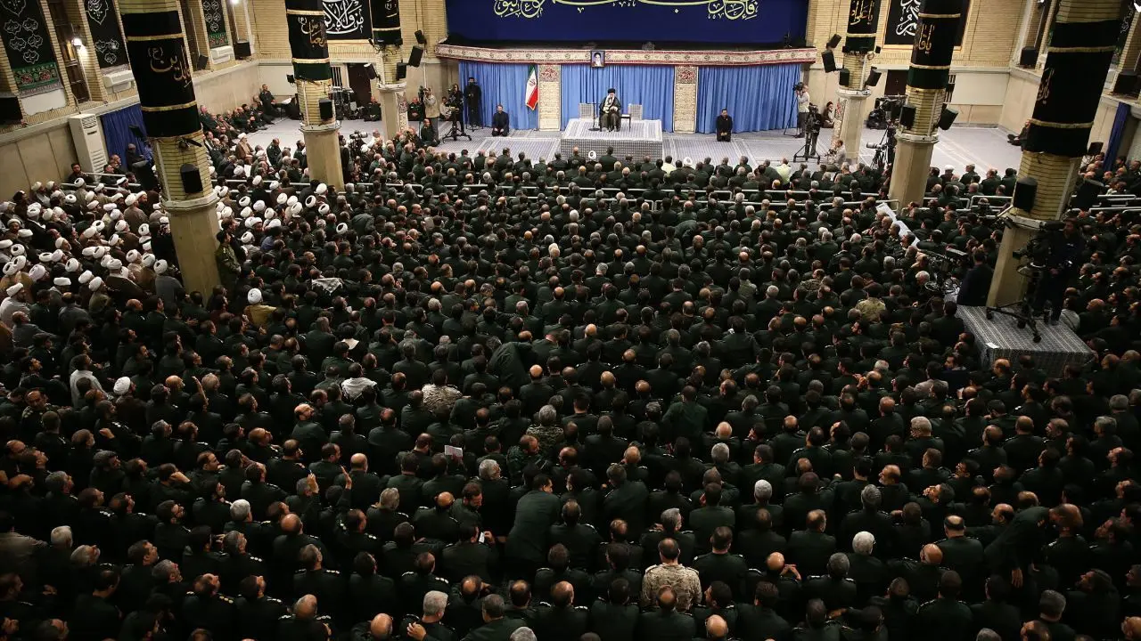 هزاران نفر از فرماندهان سپاه با رهبر انقلاب اسلامی دیدار کردند