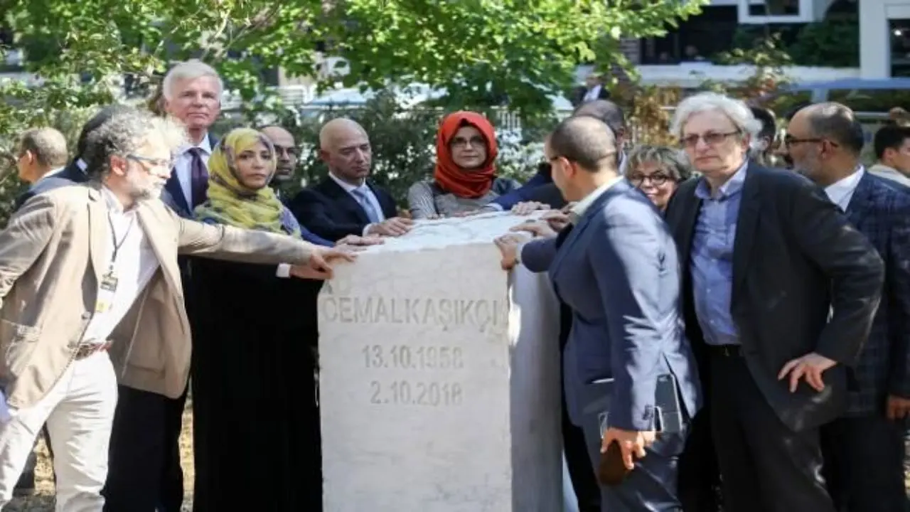 بنای یادبود خاشقچی مقابل کنسولگری سعودی در استانبول نصب شد