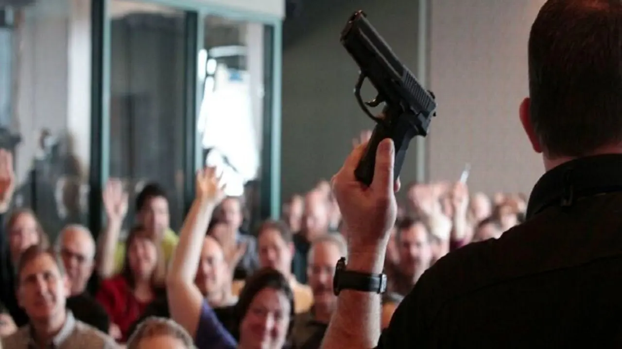 معلمان در فلوریدای امریکا مجاز به حمل اسلحه در کلاس شدند